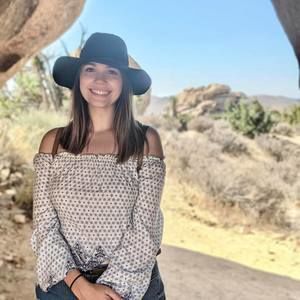 Meet your Posher, Elizabeth